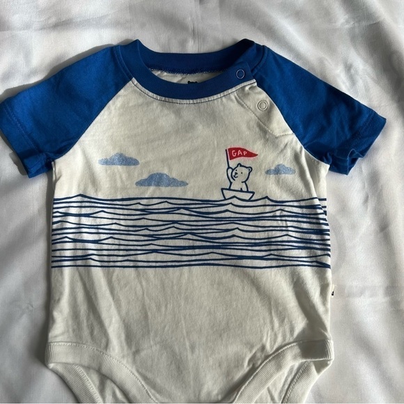 Set of Two Baby Gap Summer Onesies in Size 0-3 Months - Picture 11 of 12